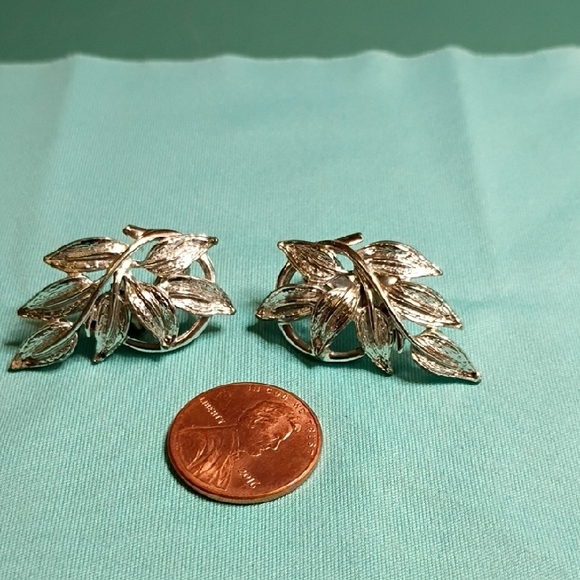 Coro Silver Leaf Earrings - Picture 2 of 5